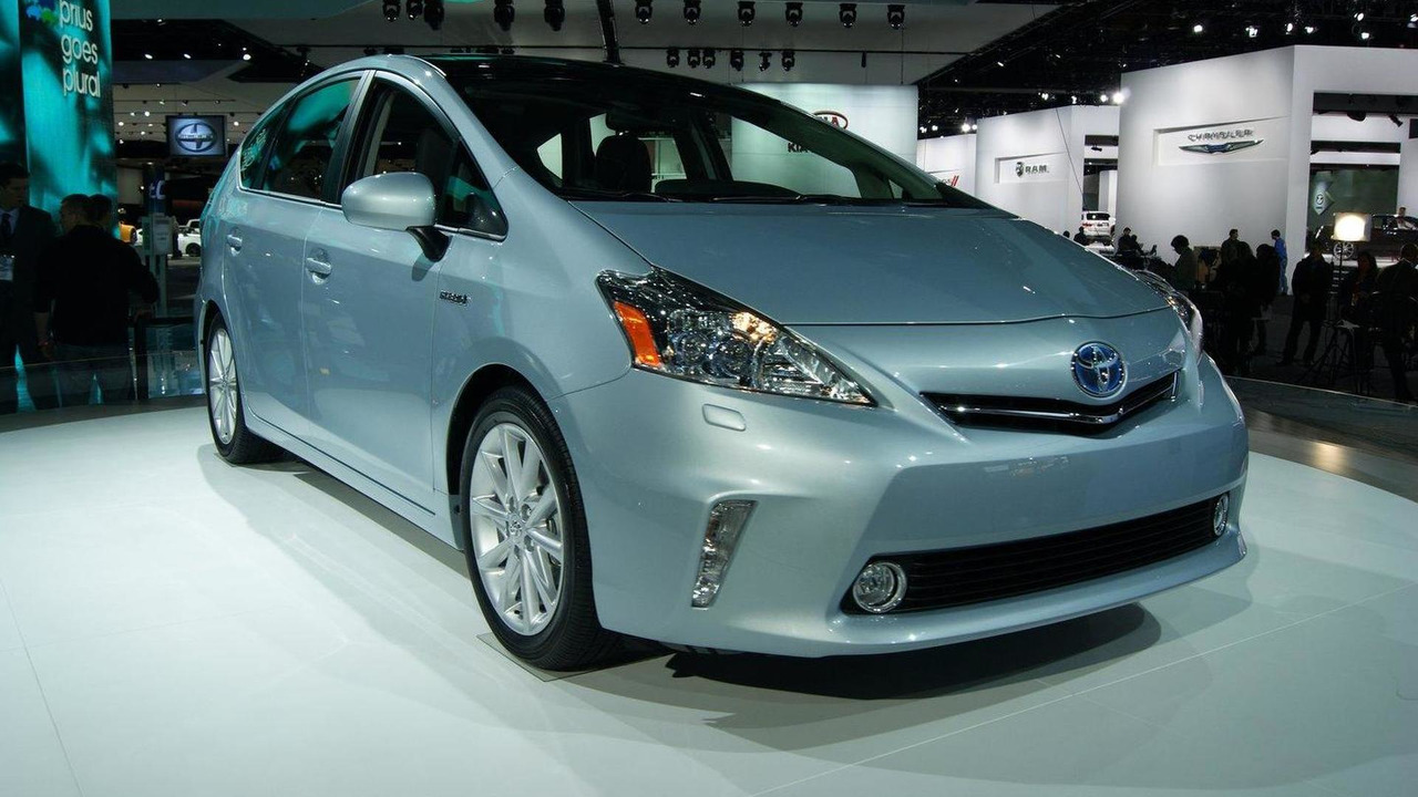 Toyota Prius гибрид Plus