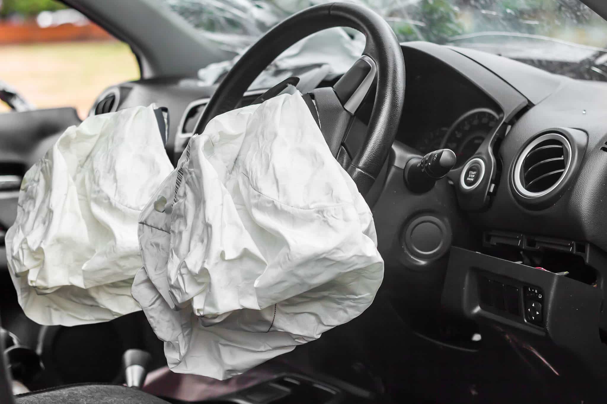 Новые подушки безопасности. Сработавшие подушки безопасности. Car airbag. Подушка безопасности в машине. Водительская подушка безопасности.
